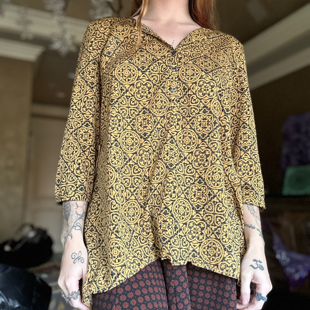 Cute Patterned Blouse - image 1